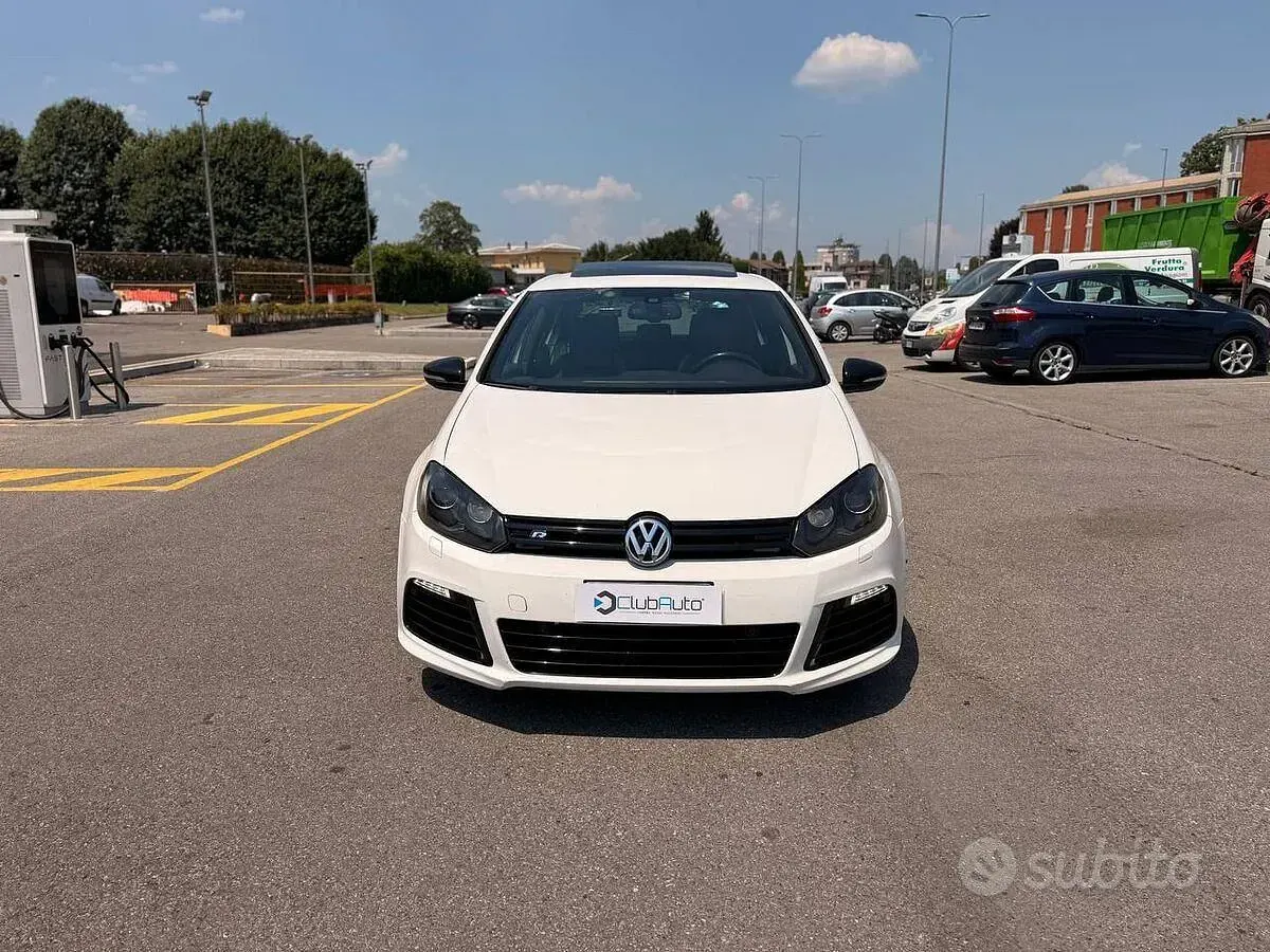 Usata VW Golf VI R 271 CV (199 kW) 2011 Bianco Utilitaria