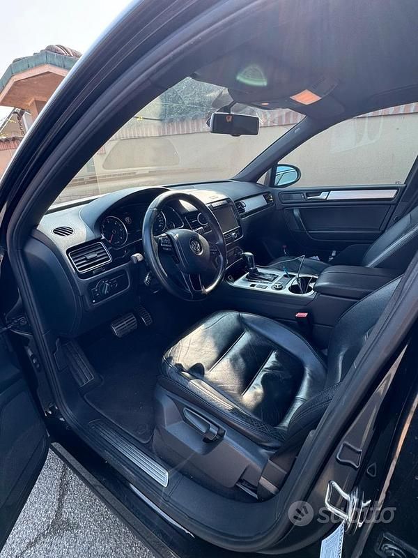 Usata VW Touareg 245 CV (180 kW) 2011 Nero SUV