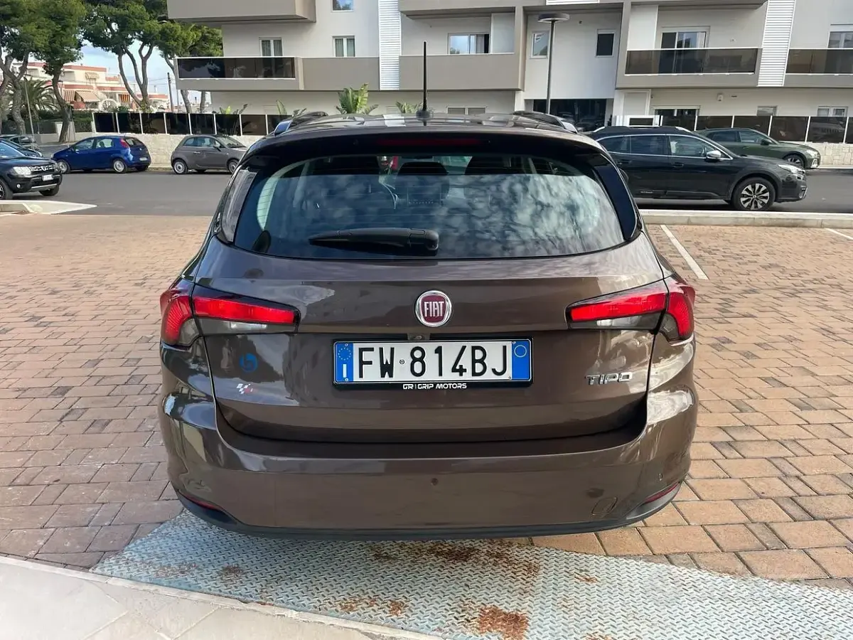 Usata Fiat Tipo Lounge 120 CV (88 kW) 2019 Marrone Station wagon