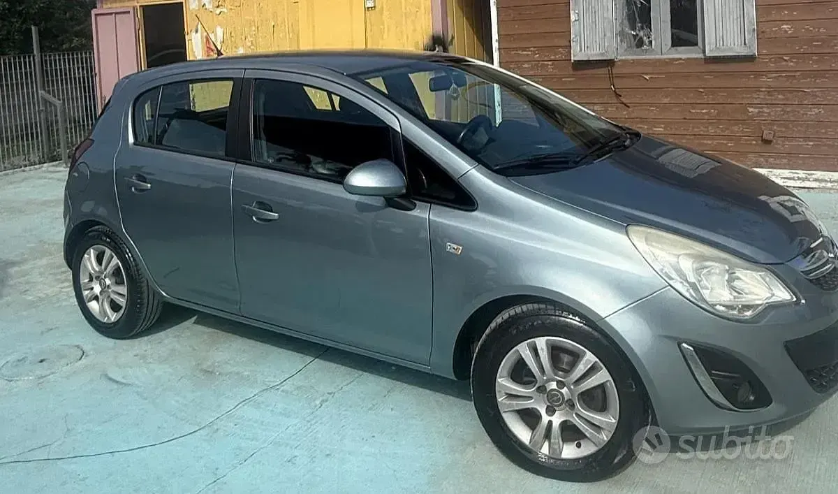 Usata Opel Corsa 75 CV (55 kW) 2015 Grigio Utilitaria