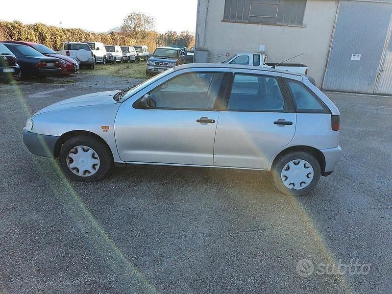 Usata Seat Ibiza SE 64 CV (47 kW) 1999 Grigio Utilitaria