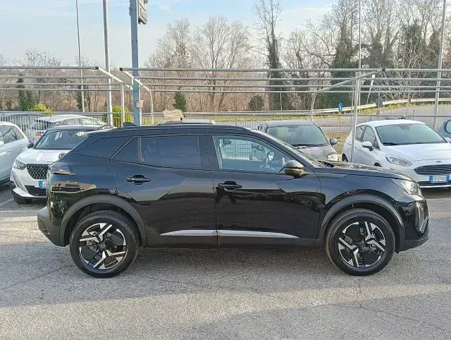 Usata Peugeot 2008 Allure 101 CV (74 kW) 2025 Nero perla metallizzato SUV