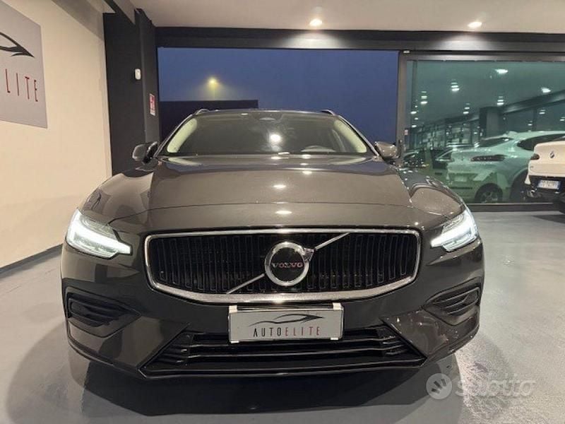 Usata Volvo V60 Core 197 CV (144 kW) 2023 Grigio scuro Station wagon