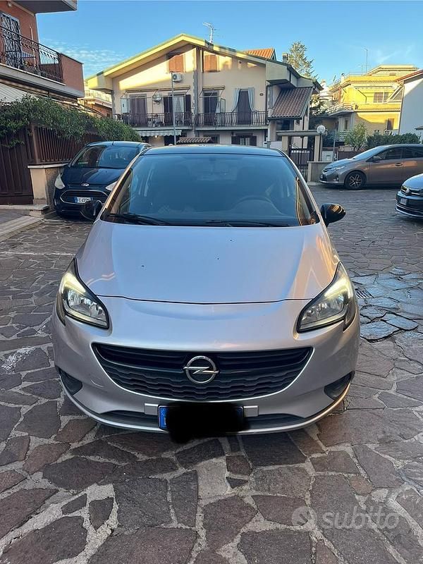 Usado Opel Corsa 69 HP (50 kW) 2016 Cinzento Coupé