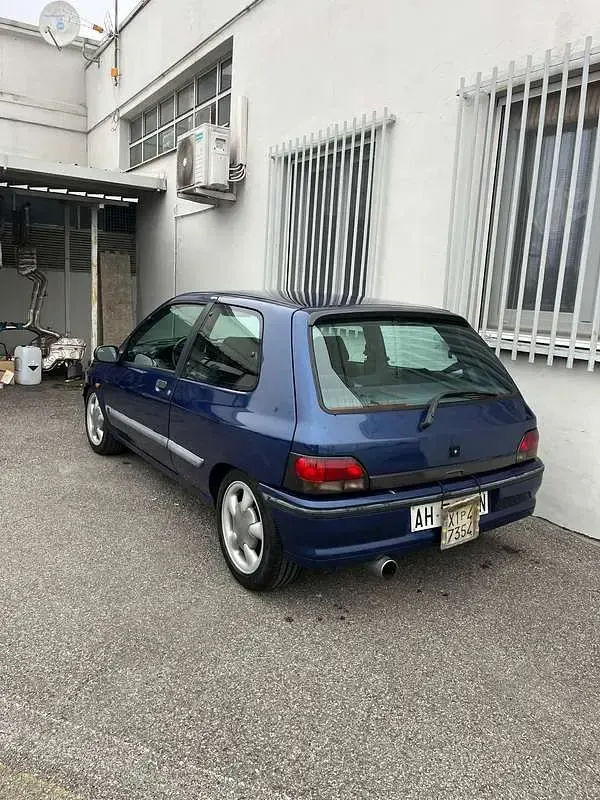 Usata Renault Clio 135 CV (99 kW) 1995 Utilitaria