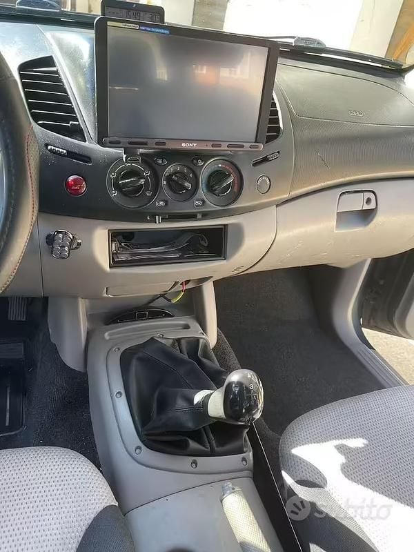 Usata Mitsubishi L200 Invite 136 CV (100 kW) 2006 Blu/azzurro Pick-up