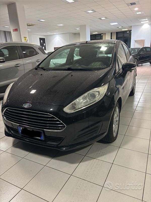 Nero Usata 2014 Ford Fiesta Titanium Due volumi | 6500 € (Buon prezzo) - Immagine 1/4