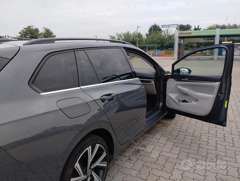 Grigio Usata 2022 VW Golf VIII Station wagon | 19.500 € (Super prezzo) - Immagine 1/4