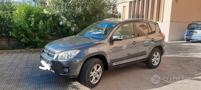 Usata Toyota RAV4 150 CV (110 kW) 2009 Grigio SUV