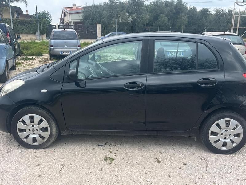 Usata Toyota Yaris 69 CV (50 kW) 2009 Blu Utilitaria