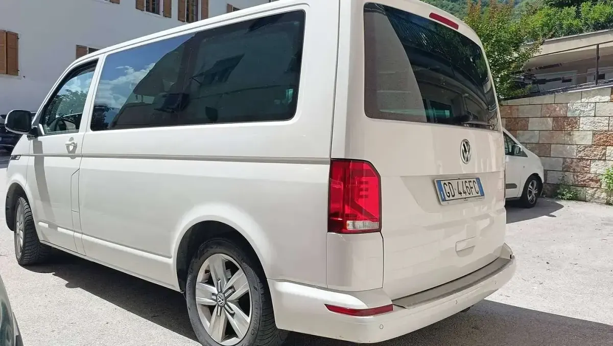 Usata VW Caravelle Comfortline 150 CV (110 kW) 2021 Bianco Furgone