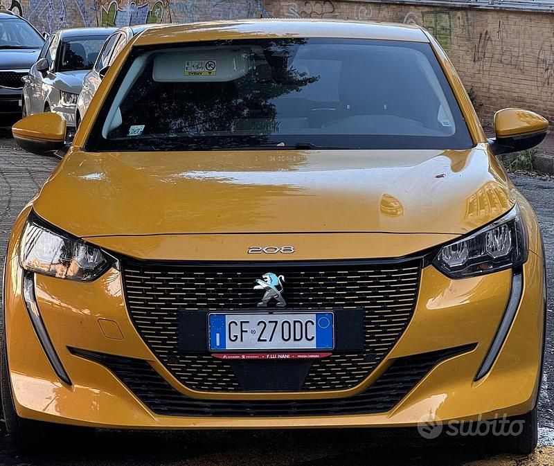 Usata Peugeot e-208 100 kW (136 CV) 2021 Giallo Utilitaria