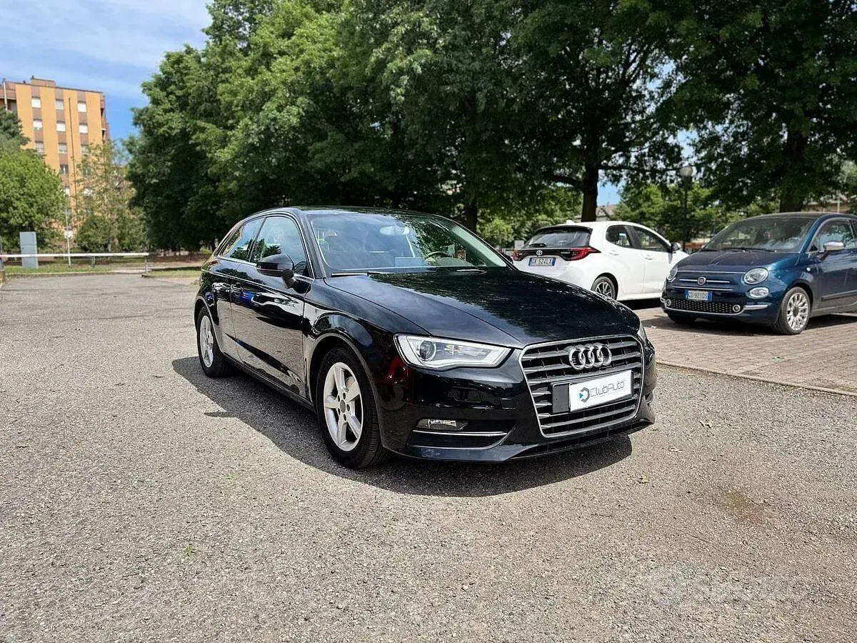 Käytetty Audi A3 Ambition 150 HP (110 kW) 2012 Musta Viistoperä