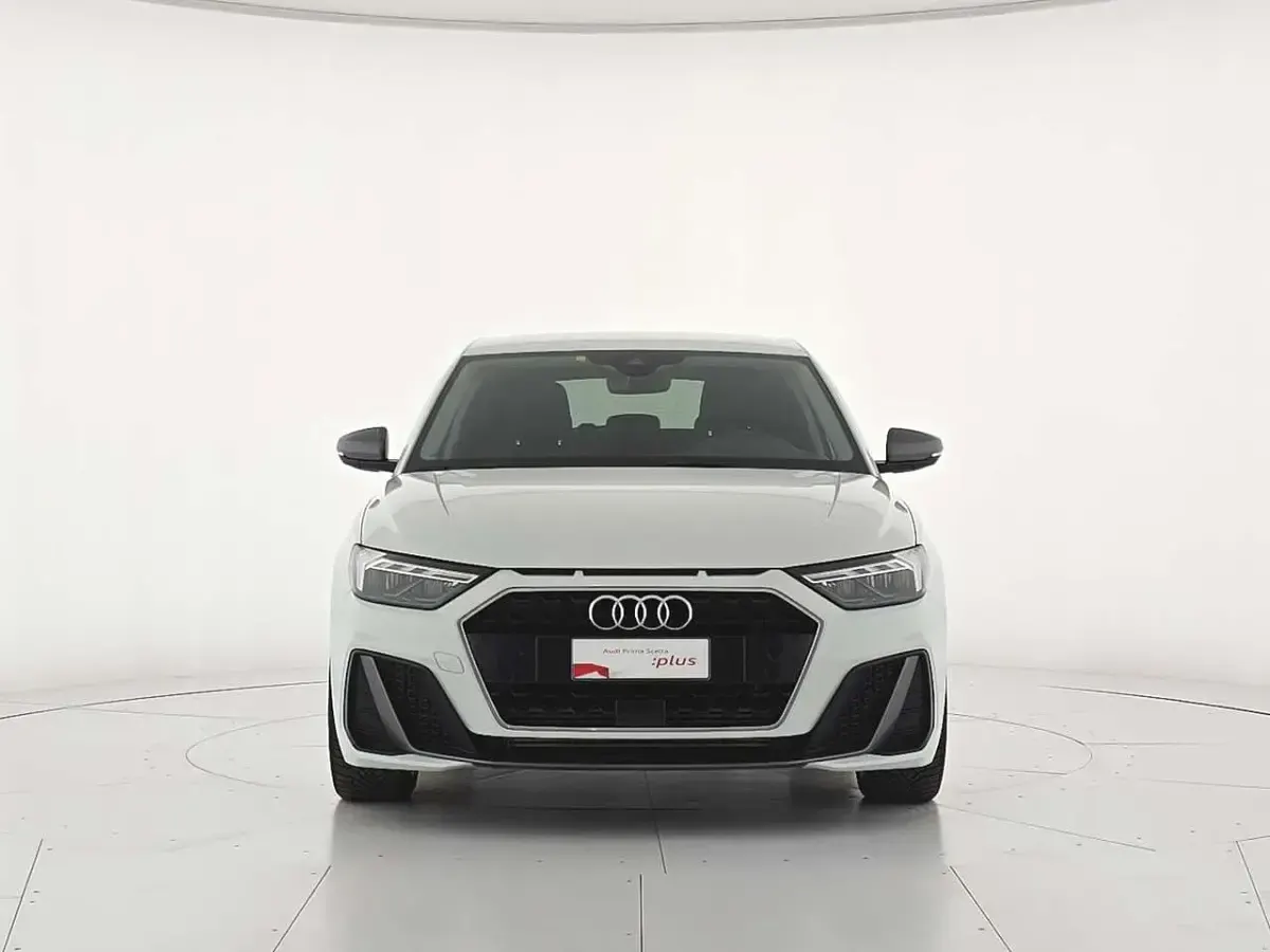 Usata Audi A1 Sportback 207 CV (152 kW) 2023 Bianco ghiacciaio metallizzato Utilitaria