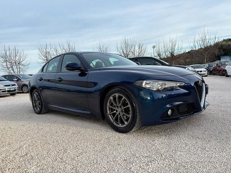 Usata Alfa Romeo Giulia Super 150 CV (110 kW) 2016 Blu Berlina