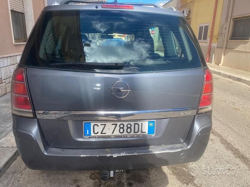 Usata Opel Zafira 120 CV (88 kW) 2006 Grigio Monovolume