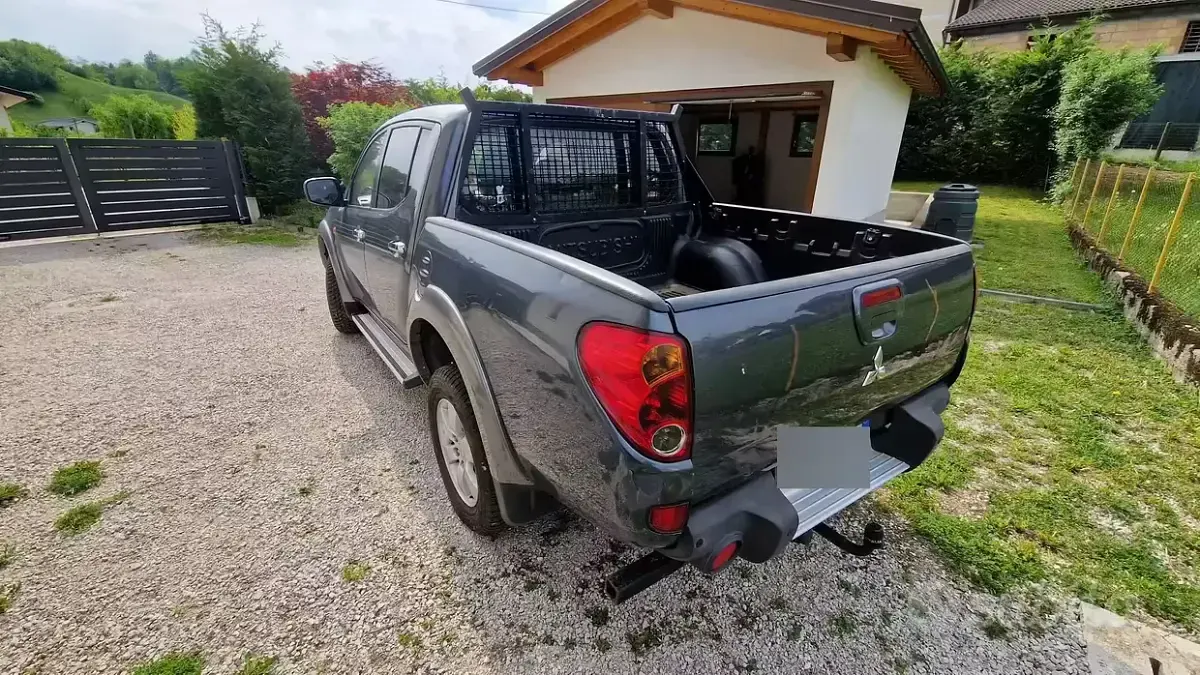 Usata Mitsubishi L200 115 CV (84 kW) 2006 Grigio Pick-up