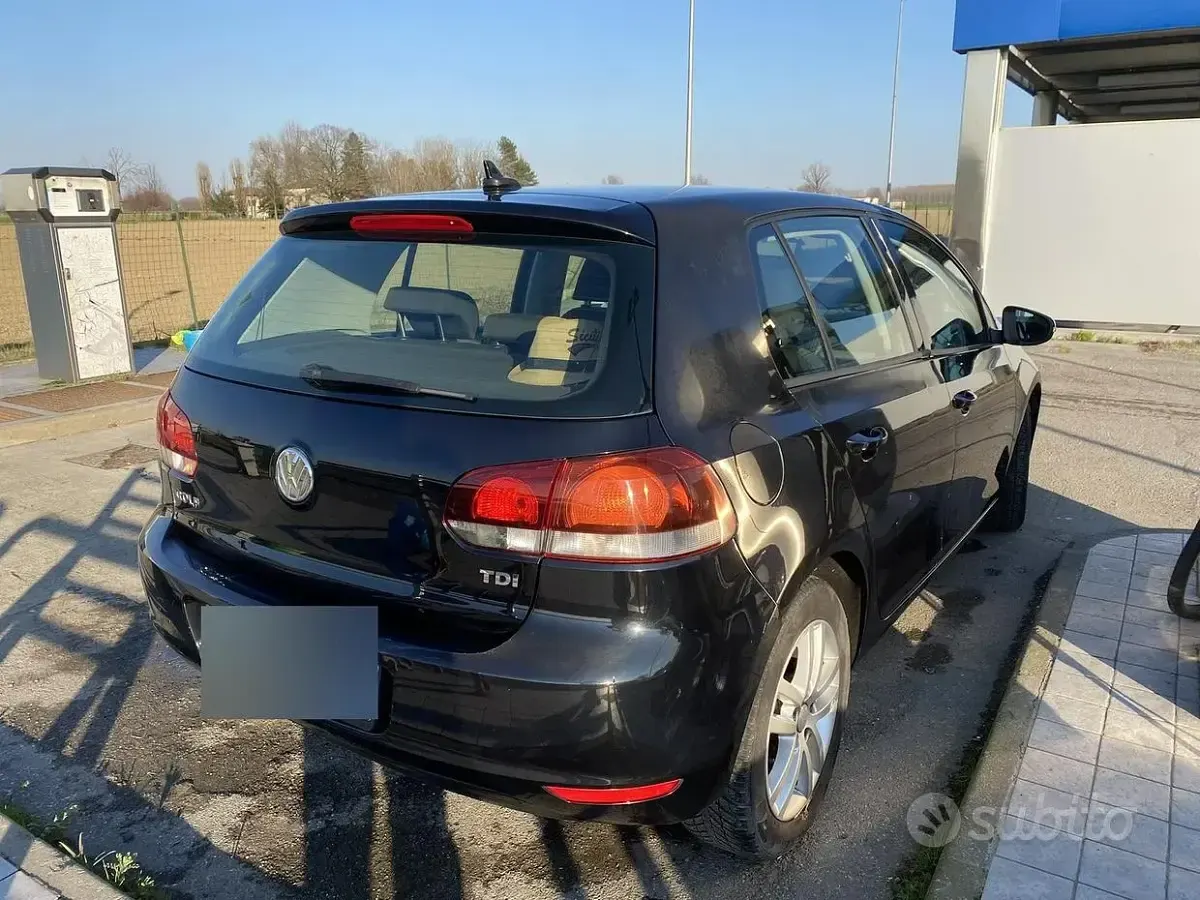 Usata VW Golf VI 102 CV (75 kW) 2009 Nero Utilitaria