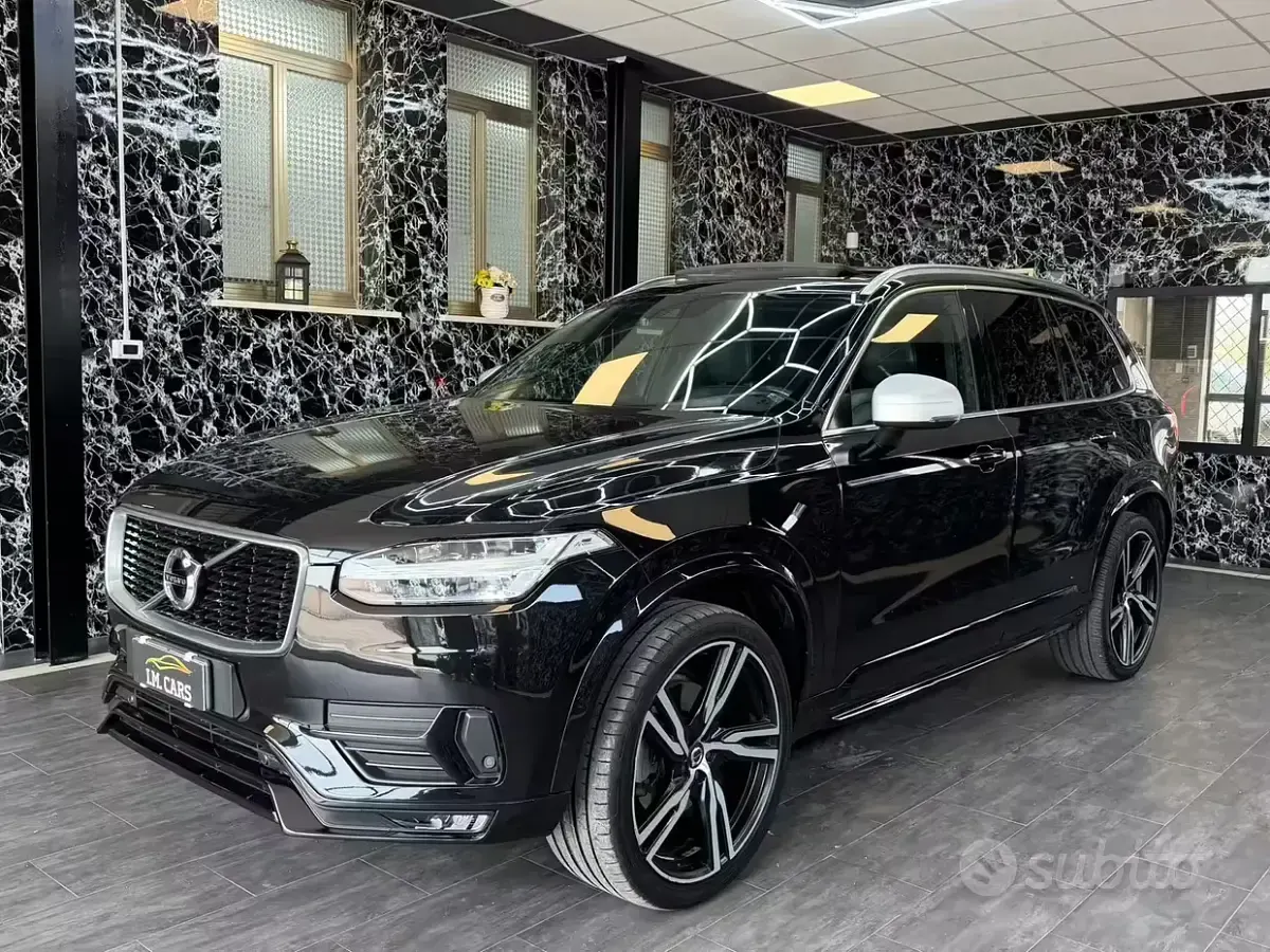 Käytetty Volvo XC90 R-Design 235 HP (172 kW) 2017 Musta Katumaasturi
