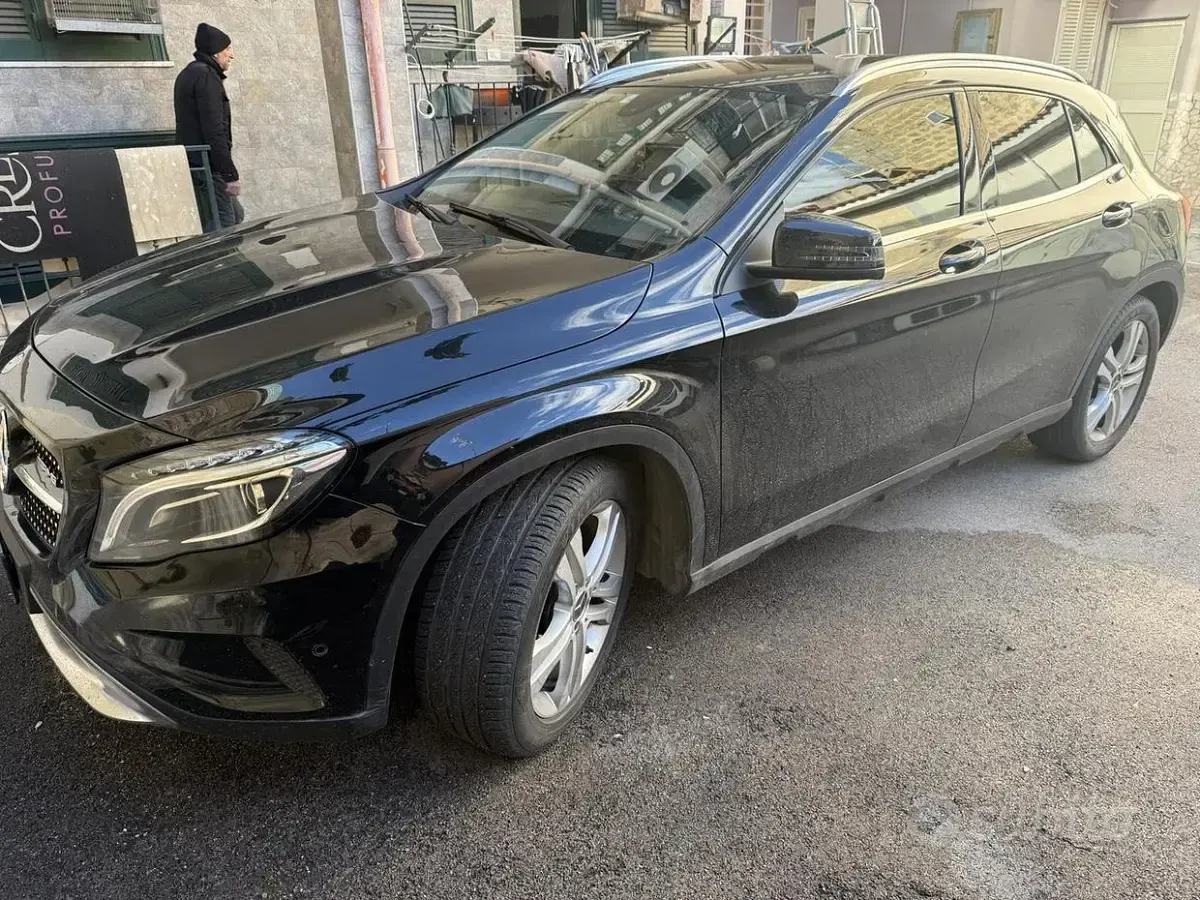 Usata Mercedes GLA180 109 CV (80 kW) 2015 Nero SUV