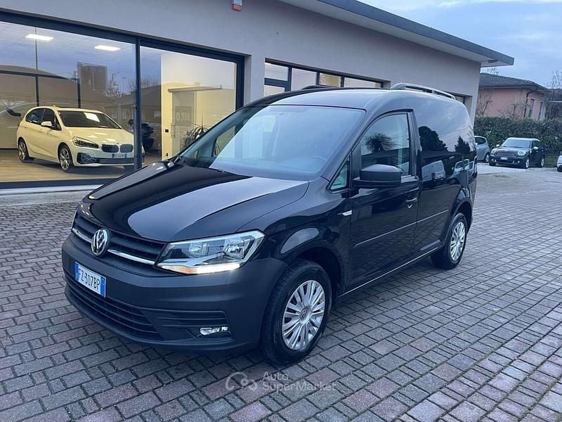 Usata VW Caddy Comfortline 102 CV (75 kW) 2020 Nero Monovolume