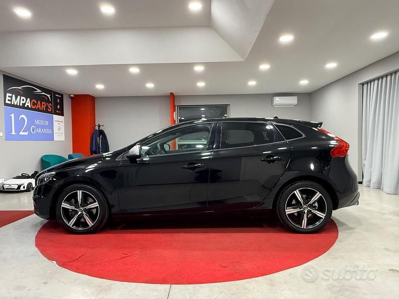 Usata Volvo V40 R-Design 150 CV (110 kW) 2017 Nero Berlina