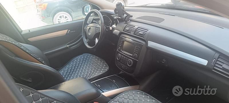 Usata Mercedes R320 2008 Nero Monovolume