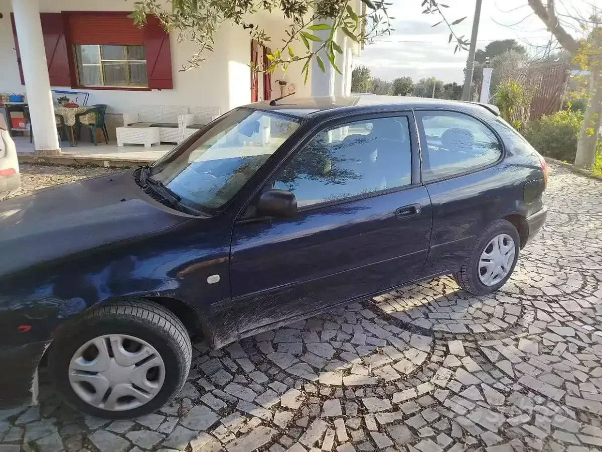 Usata Toyota Corolla 97 CV (71 kW) 2000 Blu Berlina