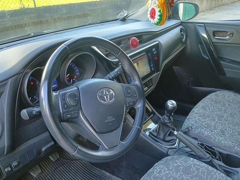 Usata Toyota Auris Active 111 CV (81 kW) 2017 Berlina