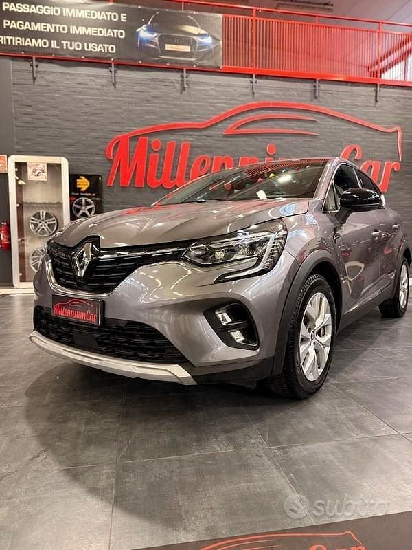 Usata Renault Captur 160 CV (117 kW) 2022 Grigio SUV