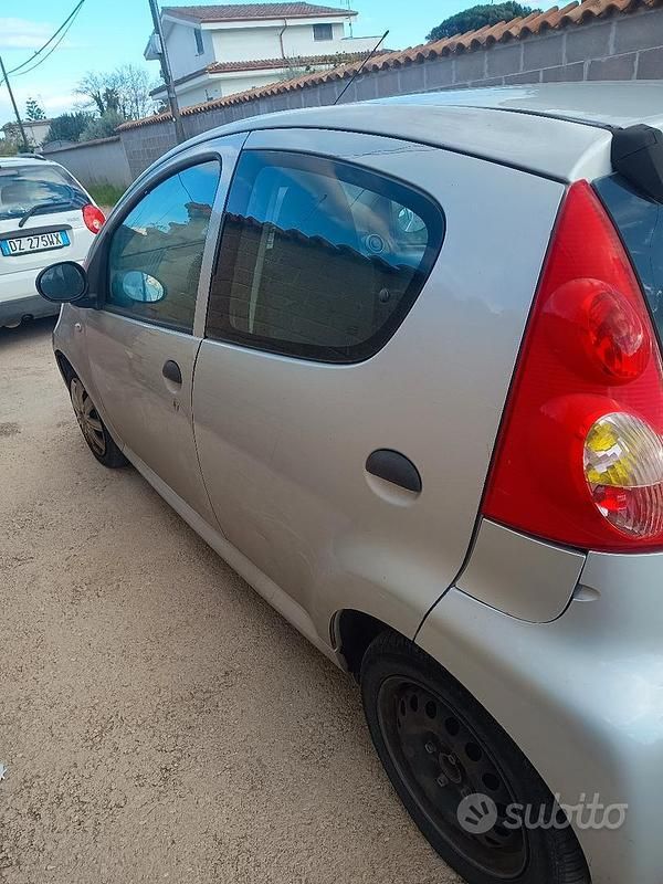 Usata Peugeot 107 68 CV (50 kW) 2007 Grigio Utilitaria