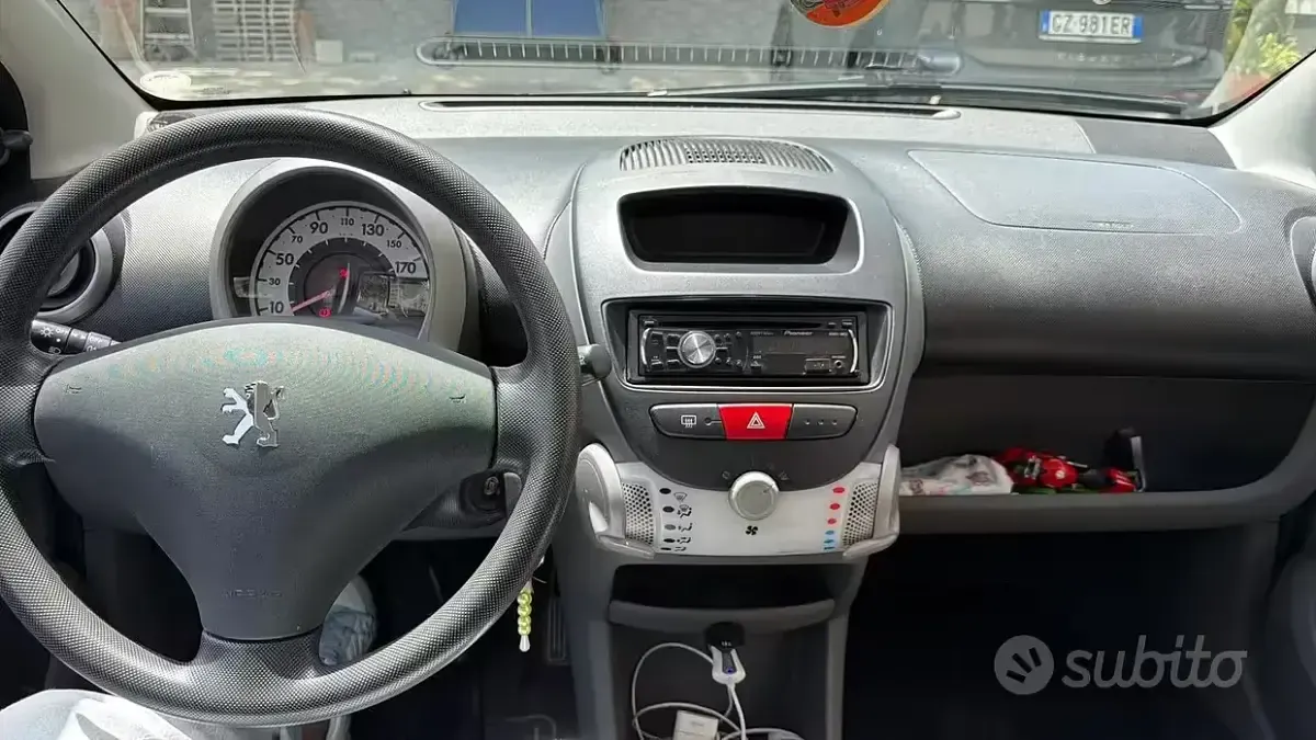 Usata Peugeot 107 68 CV (50 kW) 2010 Utilitaria