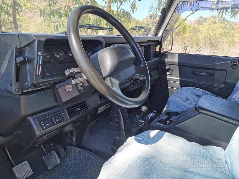 Usata Land Rover Defender 122 CV (89 kW) 2006 Bianco SUV