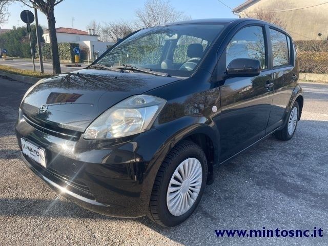 Blu/azzurro Usata 2007 Daihatsu Sirion Due volumi | 4990 € (Molto cara) - Immagine 1/4