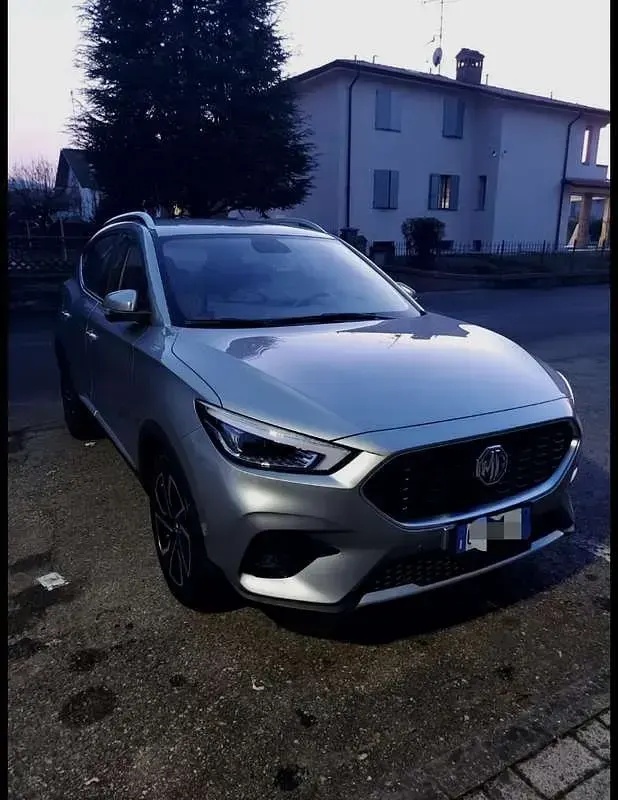 Usata MG ZS Luxury 111 CV (81 kW) 2024 Grigio SUV