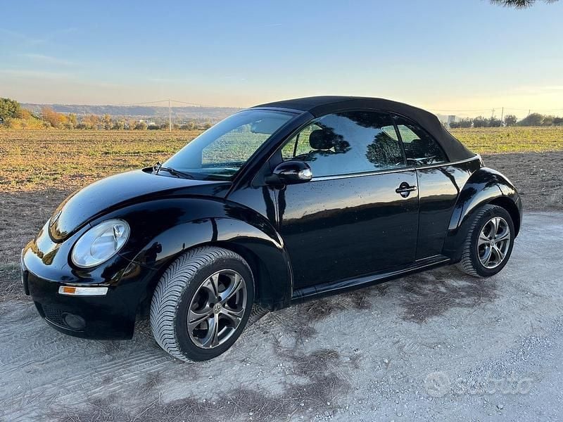 Nero Usata 2006 VW Beetle Cabrio | 5300 € (Buon prezzo) - Immagine 1/4