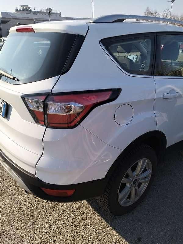 Usata Ford Kuga S 120 CV (88 kW) 2017 Bianco SUV