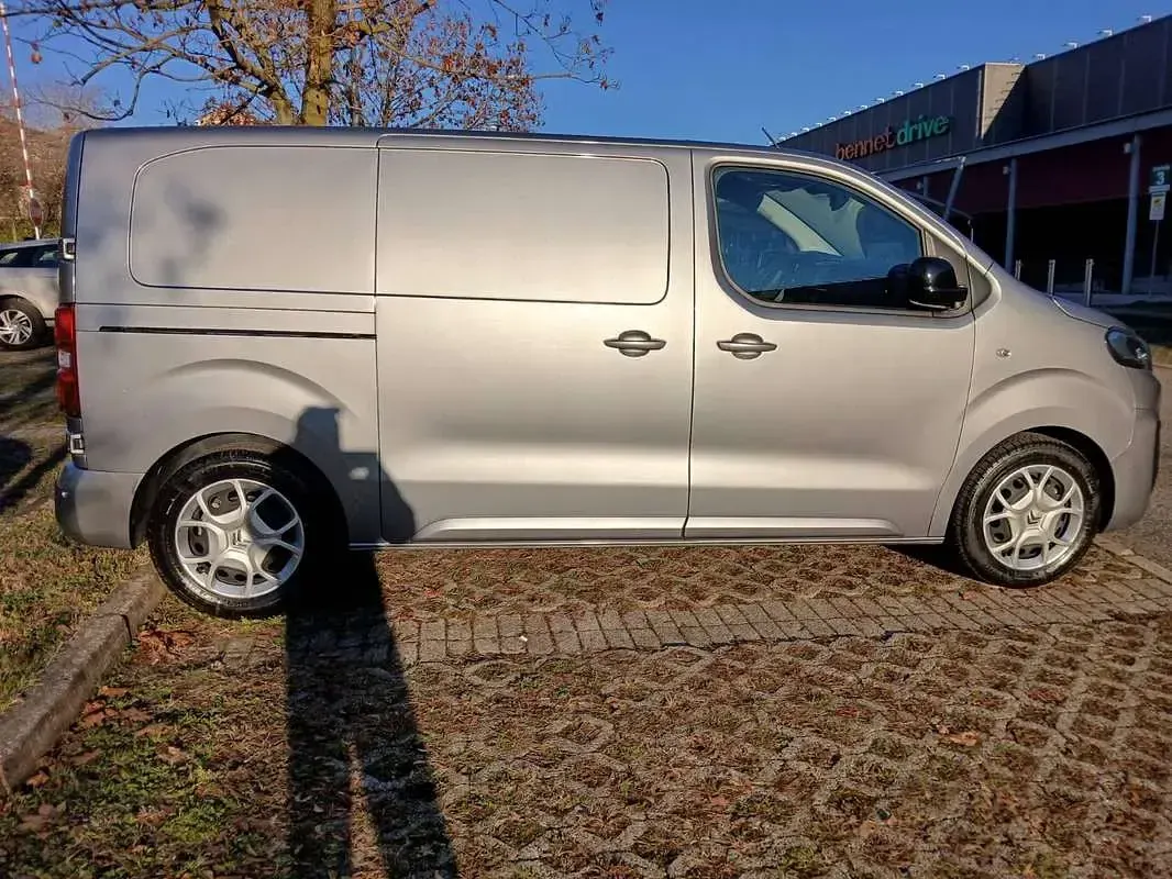 Usata Citroën Jumpy 145 CV (106 kW) 2024 Grigio Monovolume