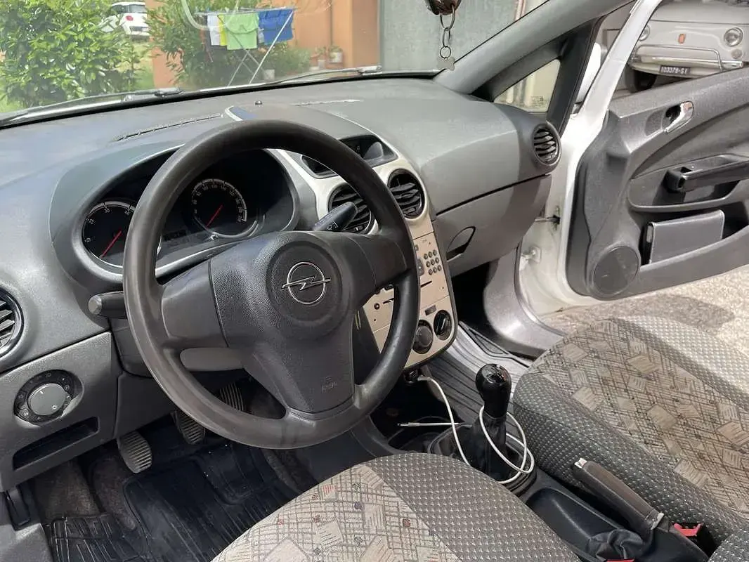 Usata Opel Corsa 75 CV (55 kW) 2007 Bianco Utilitaria