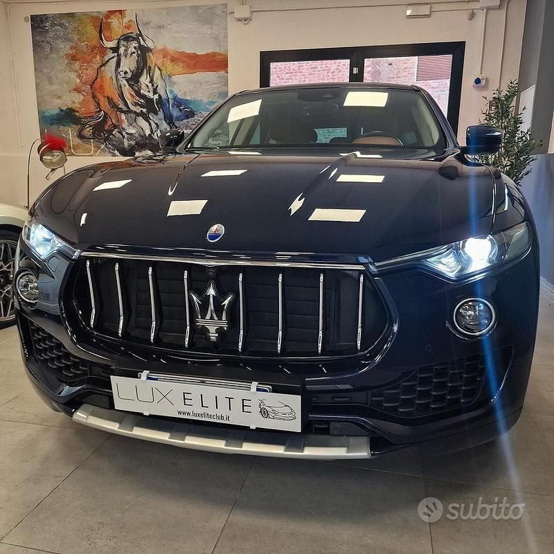 Blu Usata 2017 Maserati Levante GranLusso SUV | 38.999 € (Molto cara) - Immagine 1/4