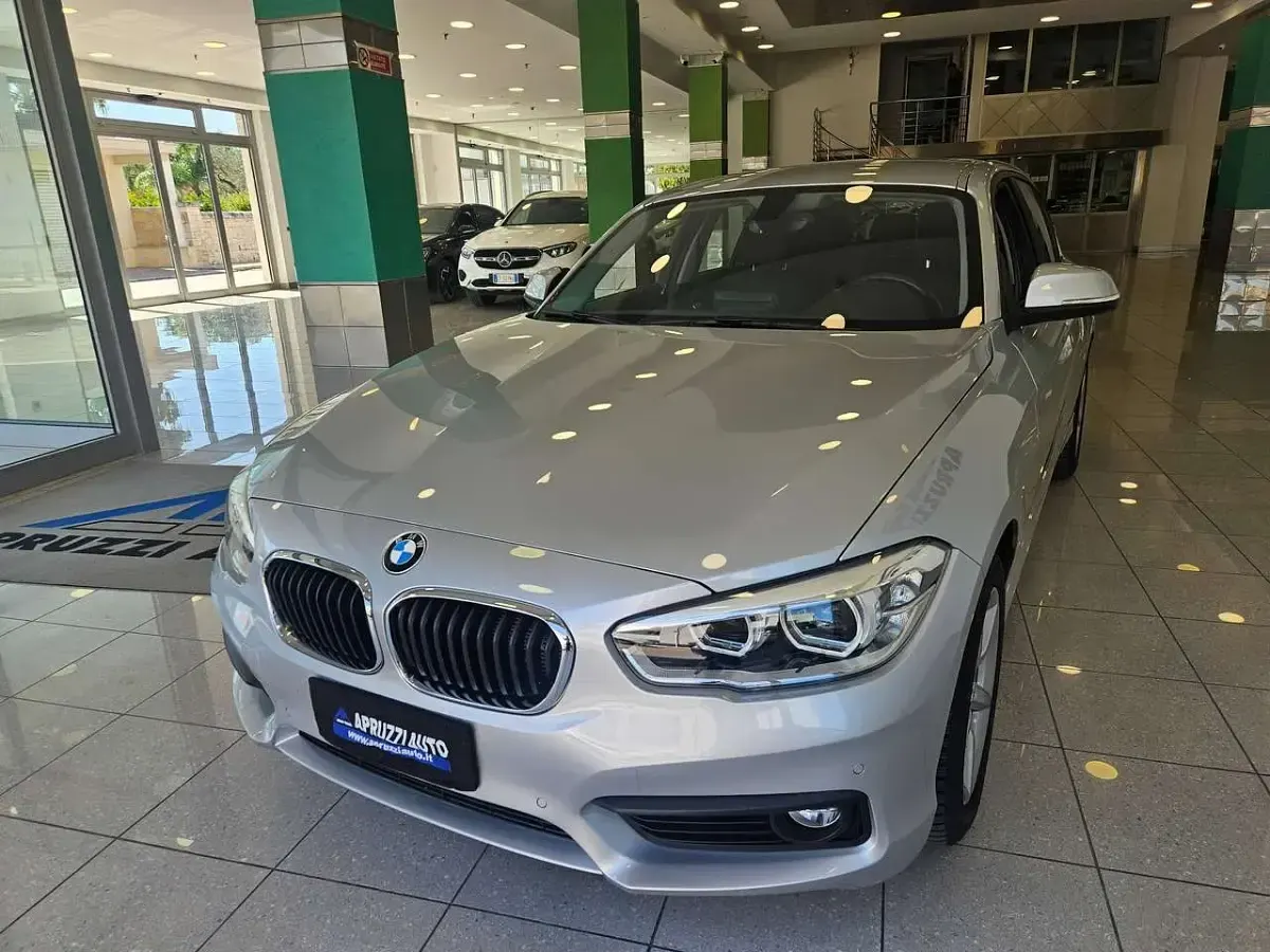 Usata BMW 118 150 CV (110 kW) 2019 Argento Utilitaria