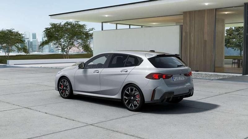 Nuova BMW 120 M Sport 163 CV (119 kW) 2026 Brooklyn grey metallic Utilitaria