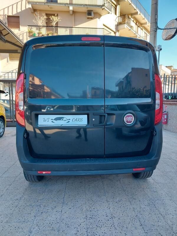 Usata Fiat Doblò Lounge 120 CV (88 kW) 2018 Nero Monovolume