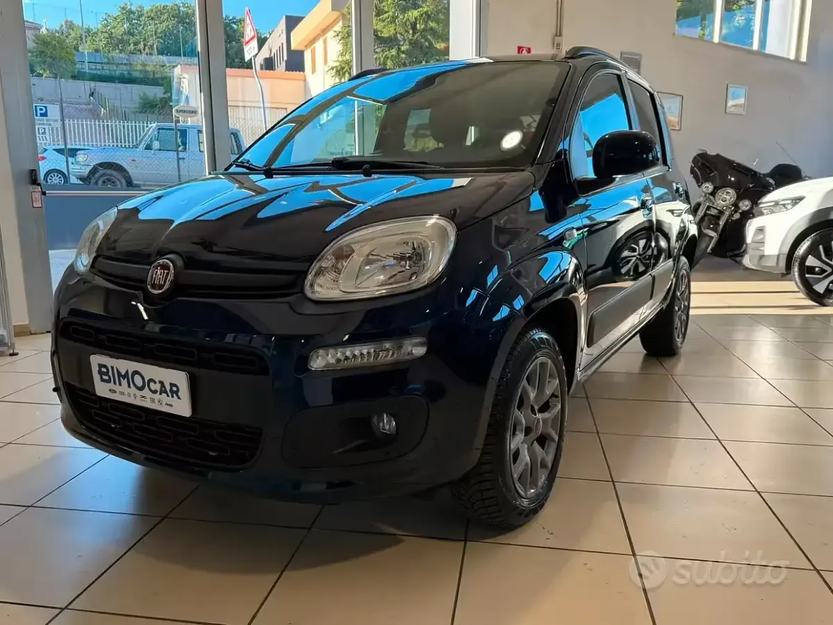 Usata Fiat Panda Lounge 71 CV (52 kW) 2020 Blu notte Utilitaria