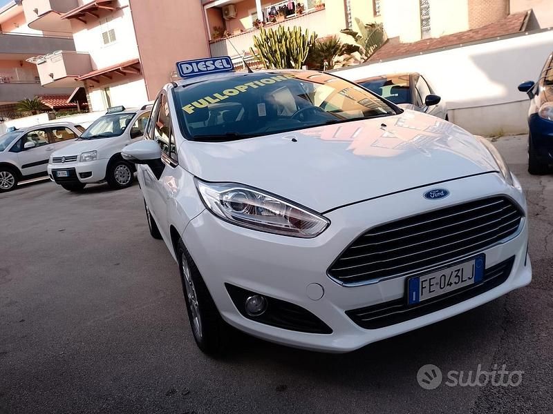 Usata Ford Fiesta Titanium 75 CV (55 kW) 2016 Bianco Berlina