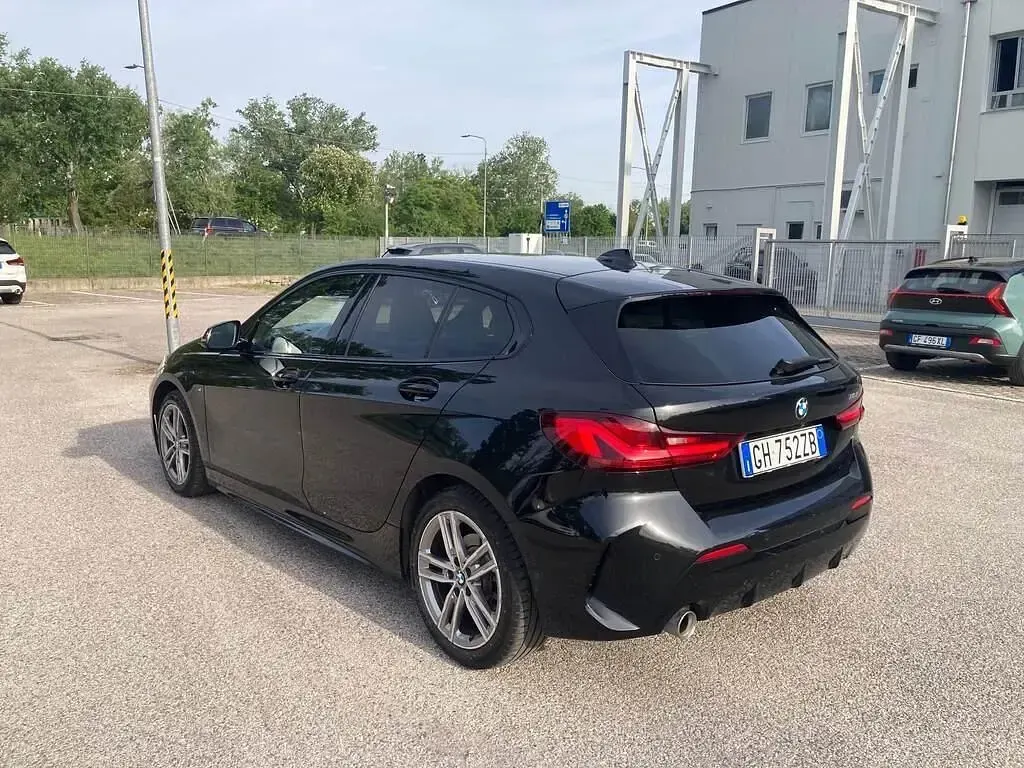 Używany BMW 118 M Sport 140 KM (102 kW) 2022 Czarny Hatchback