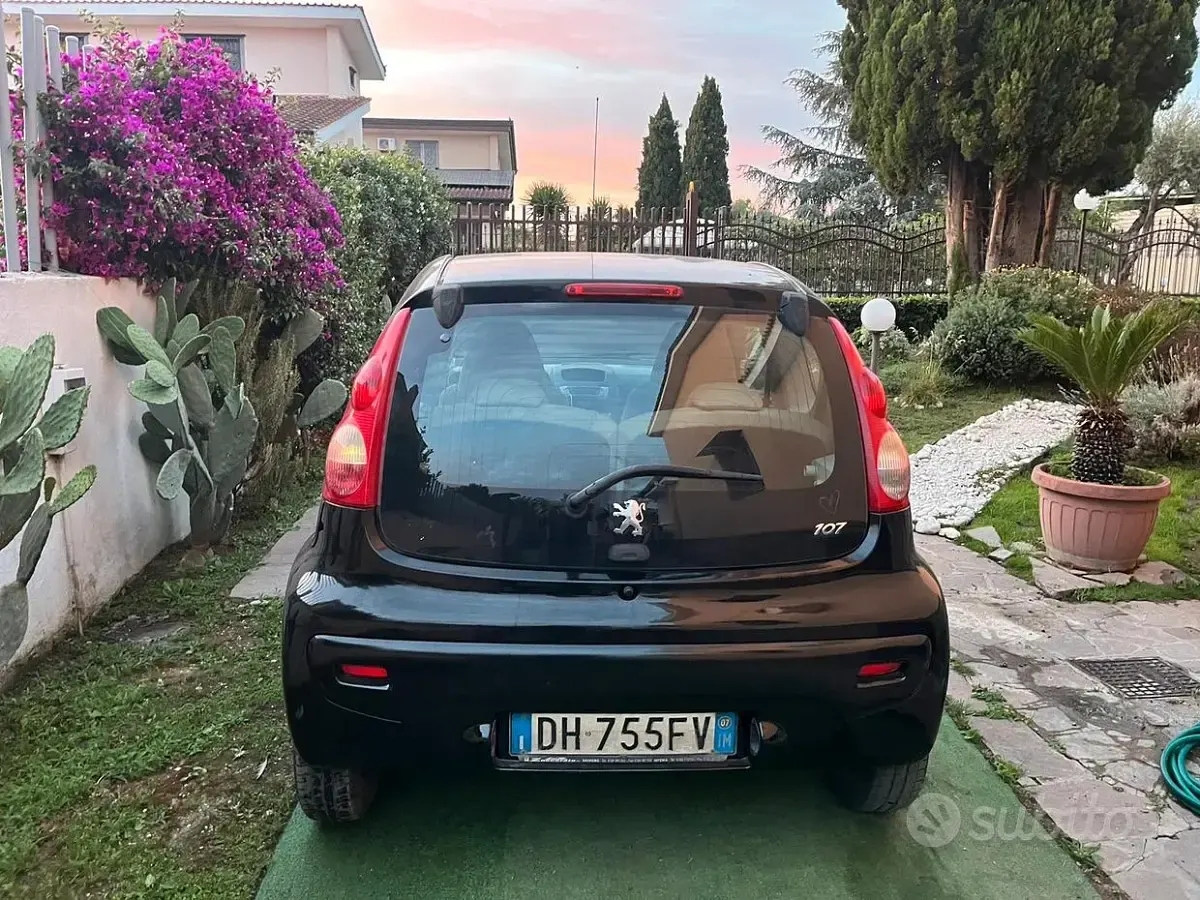 Usata Peugeot 107 68 CV (50 kW) 2007 Nero Utilitaria