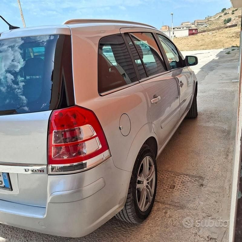 Usata Opel Zafira 125 CV (91 kW) 2012 Grigio Monovolume