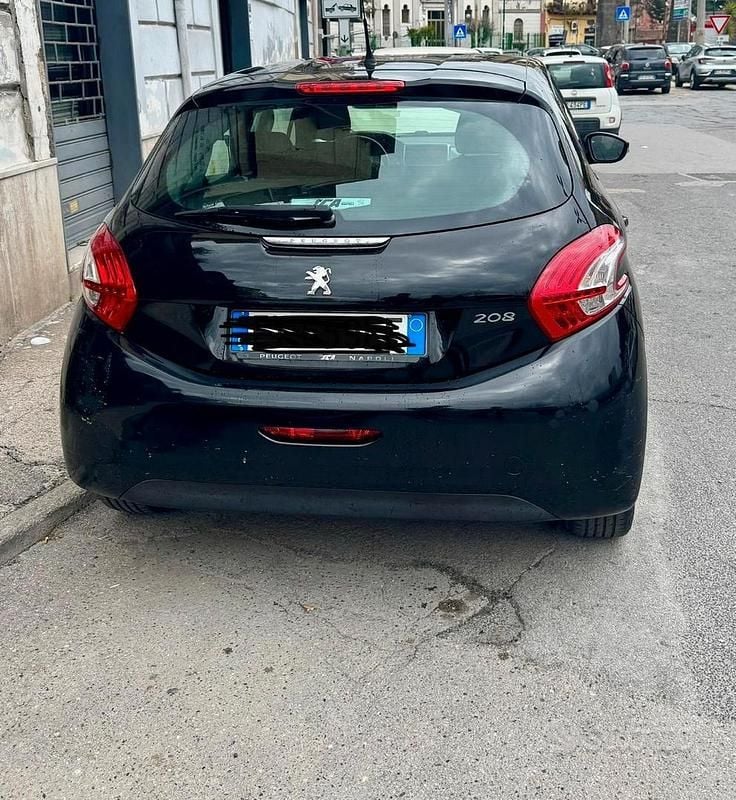 Usata Peugeot 208 68 CV (50 kW) 2015 Nero Utilitaria