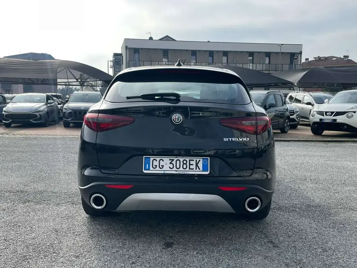 Usata Alfa Romeo Stelvio Business 160 CV (117 kW) 2021 Nero SUV